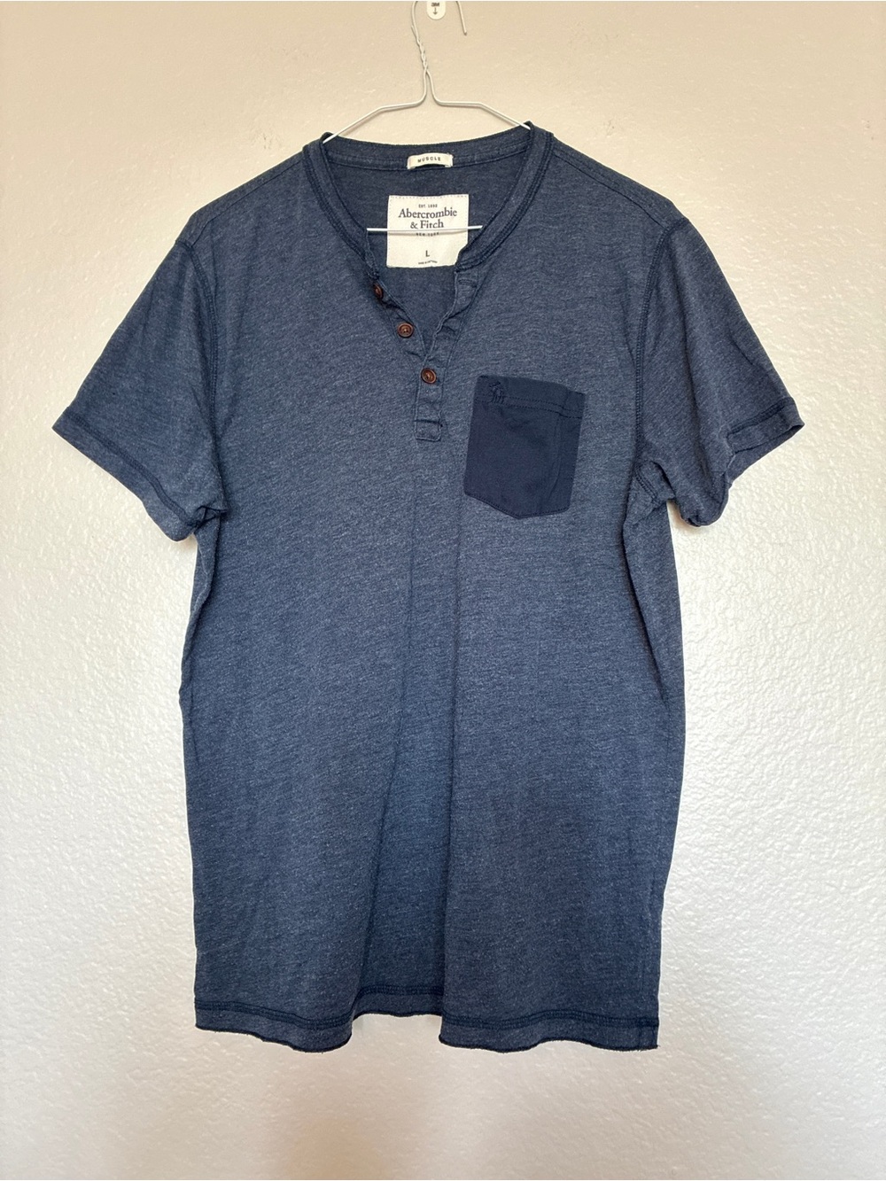 VTG Abercrombie & Fitch Men’s Navy Henley Pocket T-Shirt Vintage Y2K Buttons